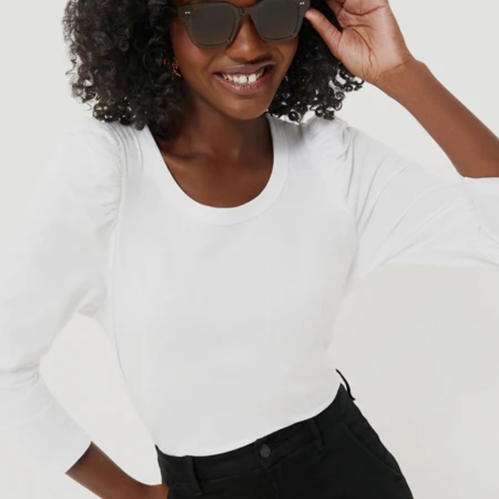 POMANDER PLACE
White Vesty Long Sleeve Crewneck